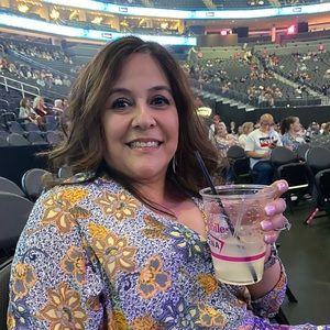 Meet your Posher, Pilar